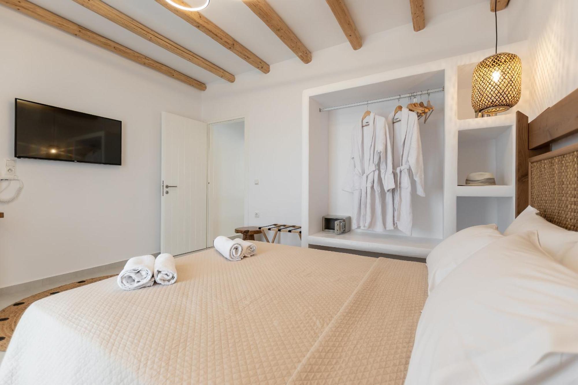 Birikos Hotel & Suites Agios Prokopios  Room photo